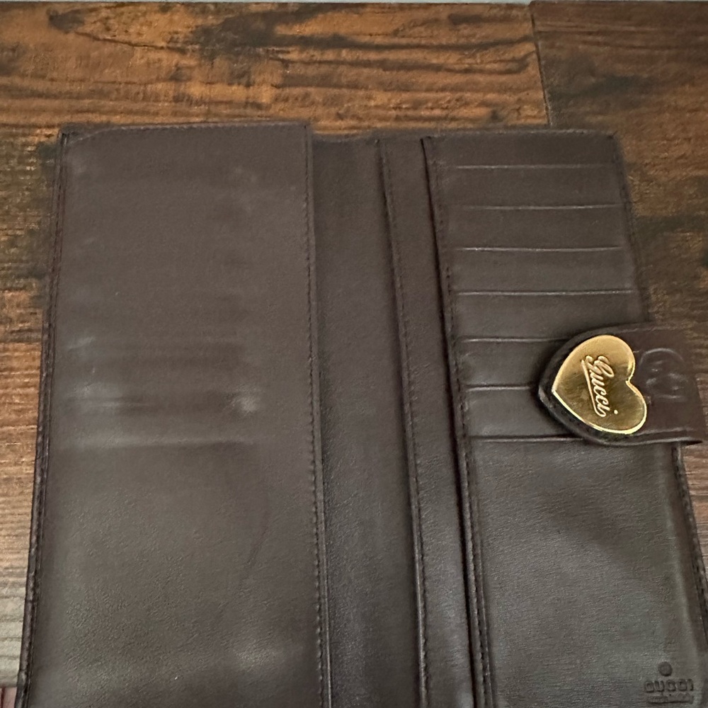 Gucci Dark Brown Leather Wallet with Gold Heart Detail - Picture 5 of 6